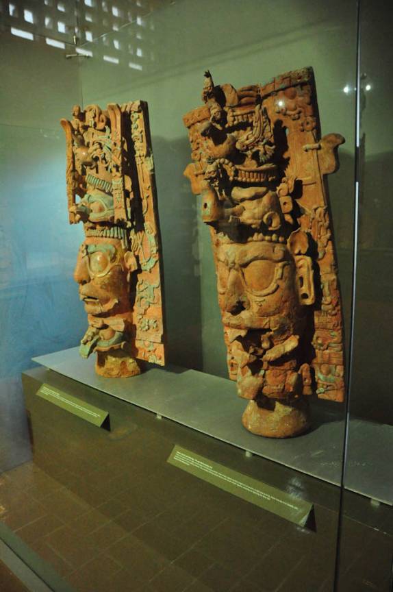 Estátuas mayas no museu das ruínas de Palenque, em Chiapas, no sul do México